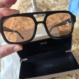 Vehla Dixie Black/Toffee Sunglasses. Brand new!